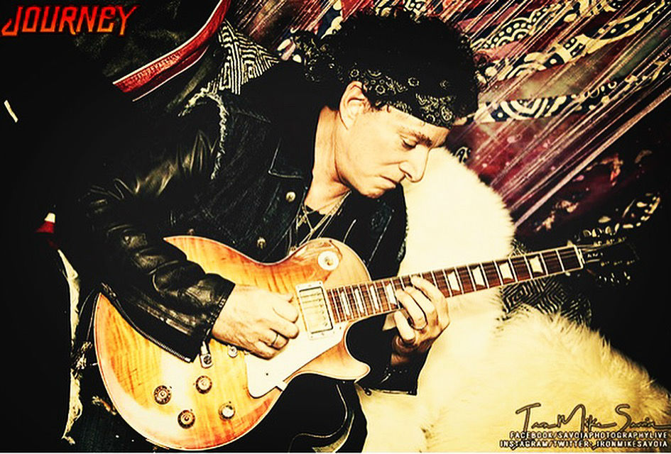 Neal Schon Playing guitar Strax